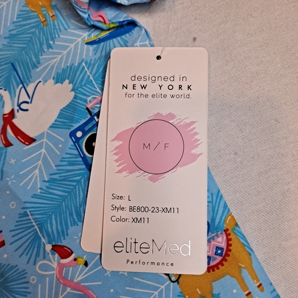 elite Med Performance Scrub Top Womens Microflex Christmas Boombox Animals sz L - Picture 3 of 8
